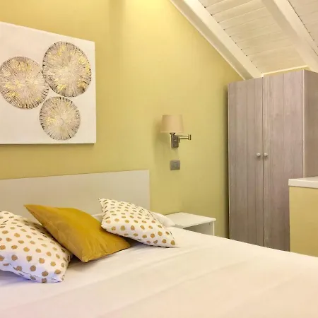 Iris 2 Di Apartment Dongo